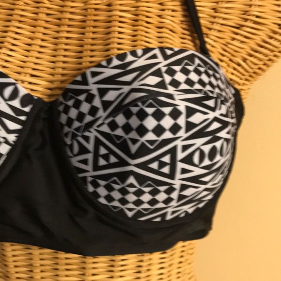 VSHA swim top XL - Picture 2 of 5